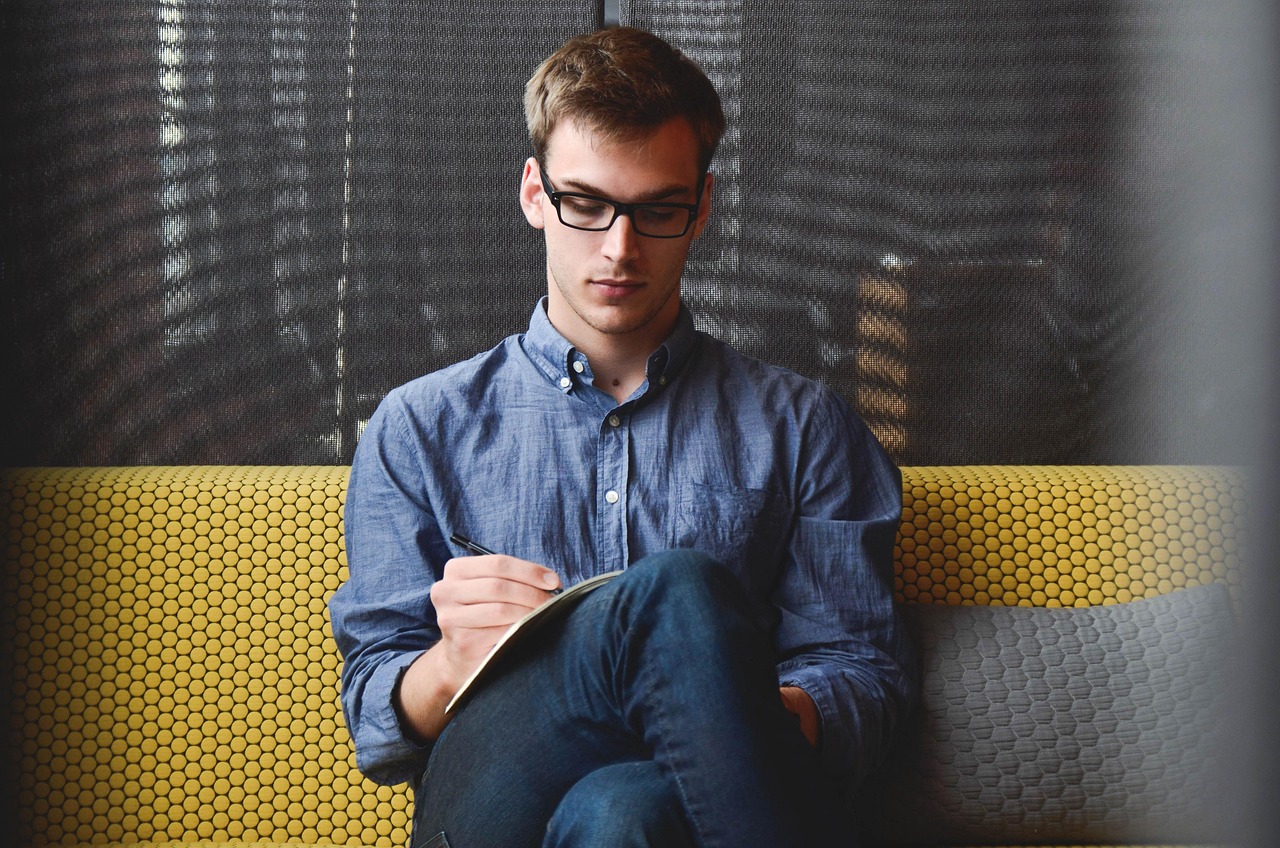 看護師が製薬会社でCRAとして働く場合の給料はどのくらい？