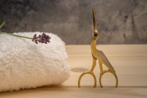 看護師から助産師になる方法は？